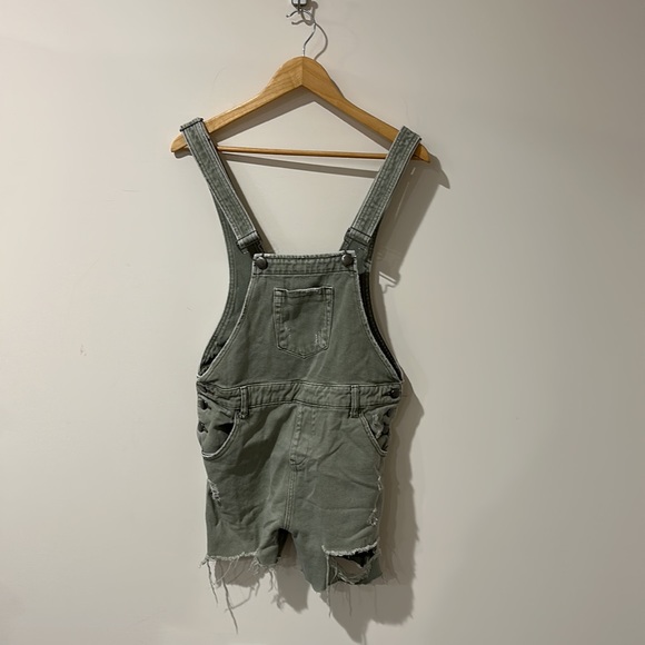 • One Teaspoon • Holligan Overalls Pale Green 25 Shorts Distressed Women’s - Picture 2 of 5